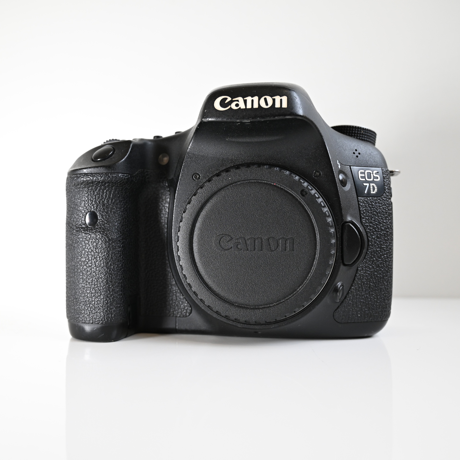 USED Canon EOS 7D DSLR Camera Body only