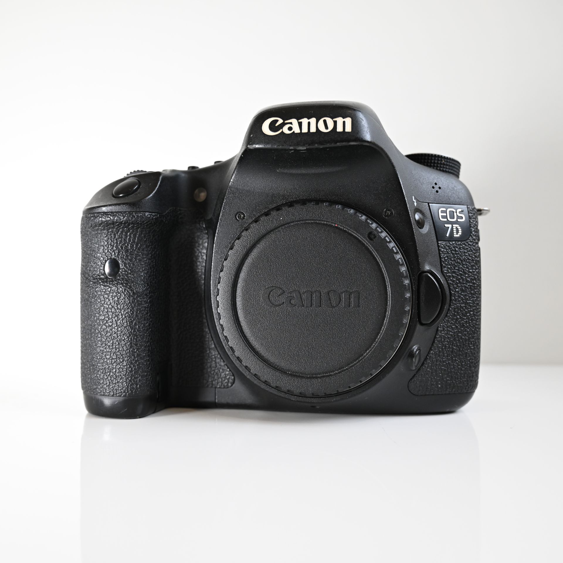 USED Canon EOS 7D DSLR Camera Body only