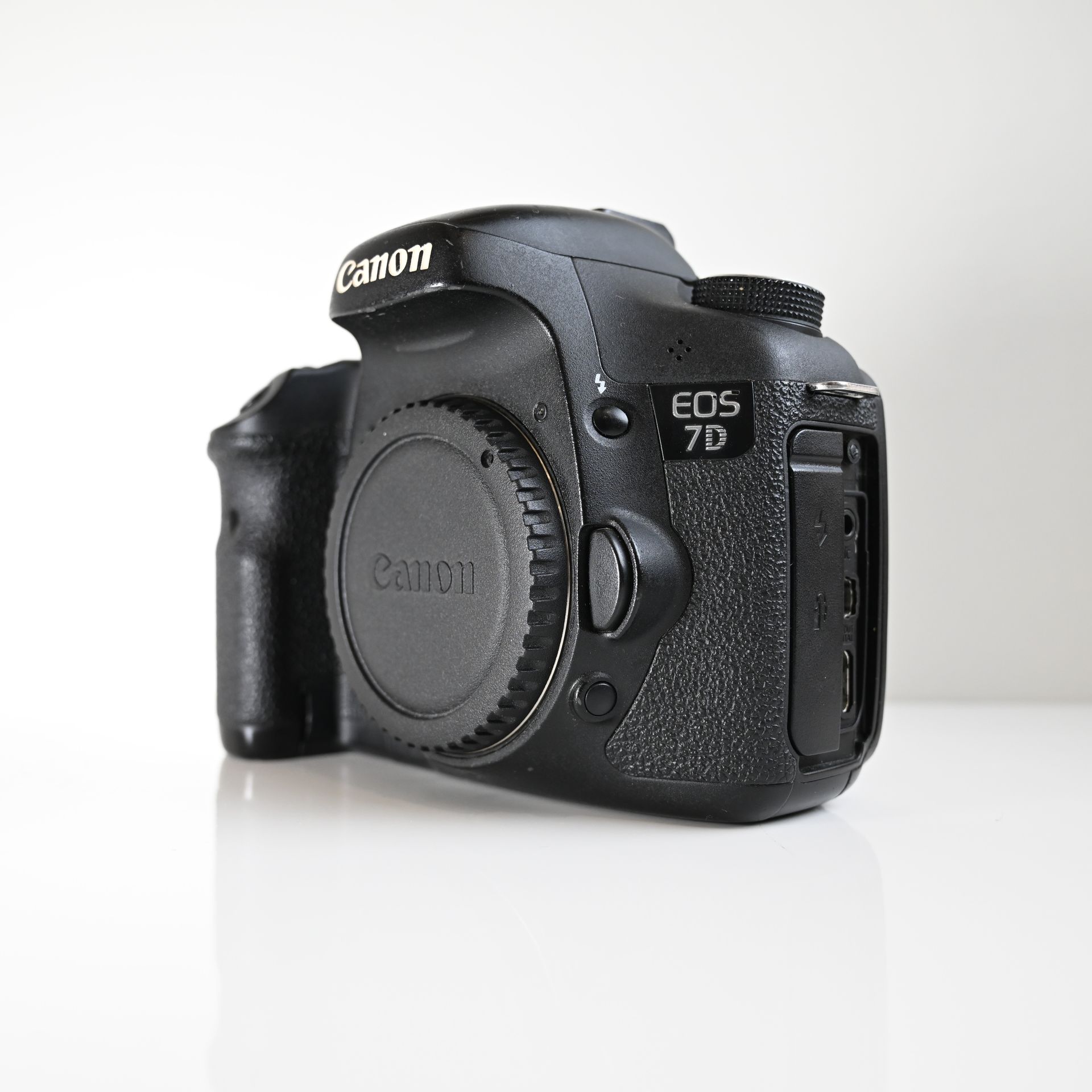 USED Canon EOS 7D DSLR Camera Body only