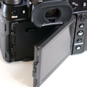 الشاشة الخلفية القابلة للإمالة في FUJIFILM GFX 100S II