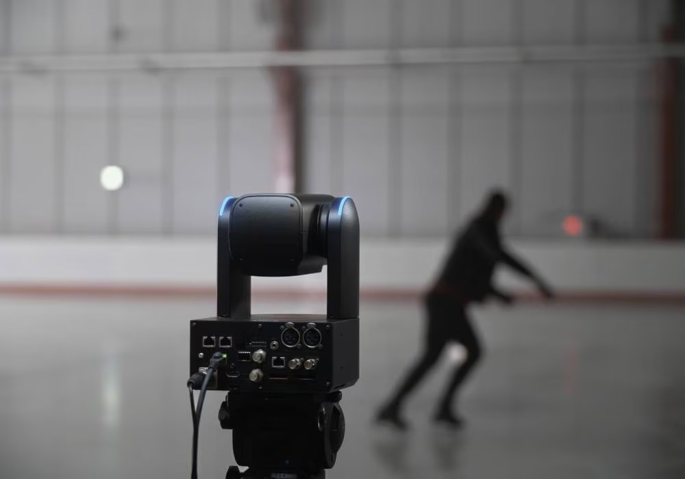 Sony BRC-AM7 4K60 PTZ Camera with AI Auto-Framing Black BRC- — 2