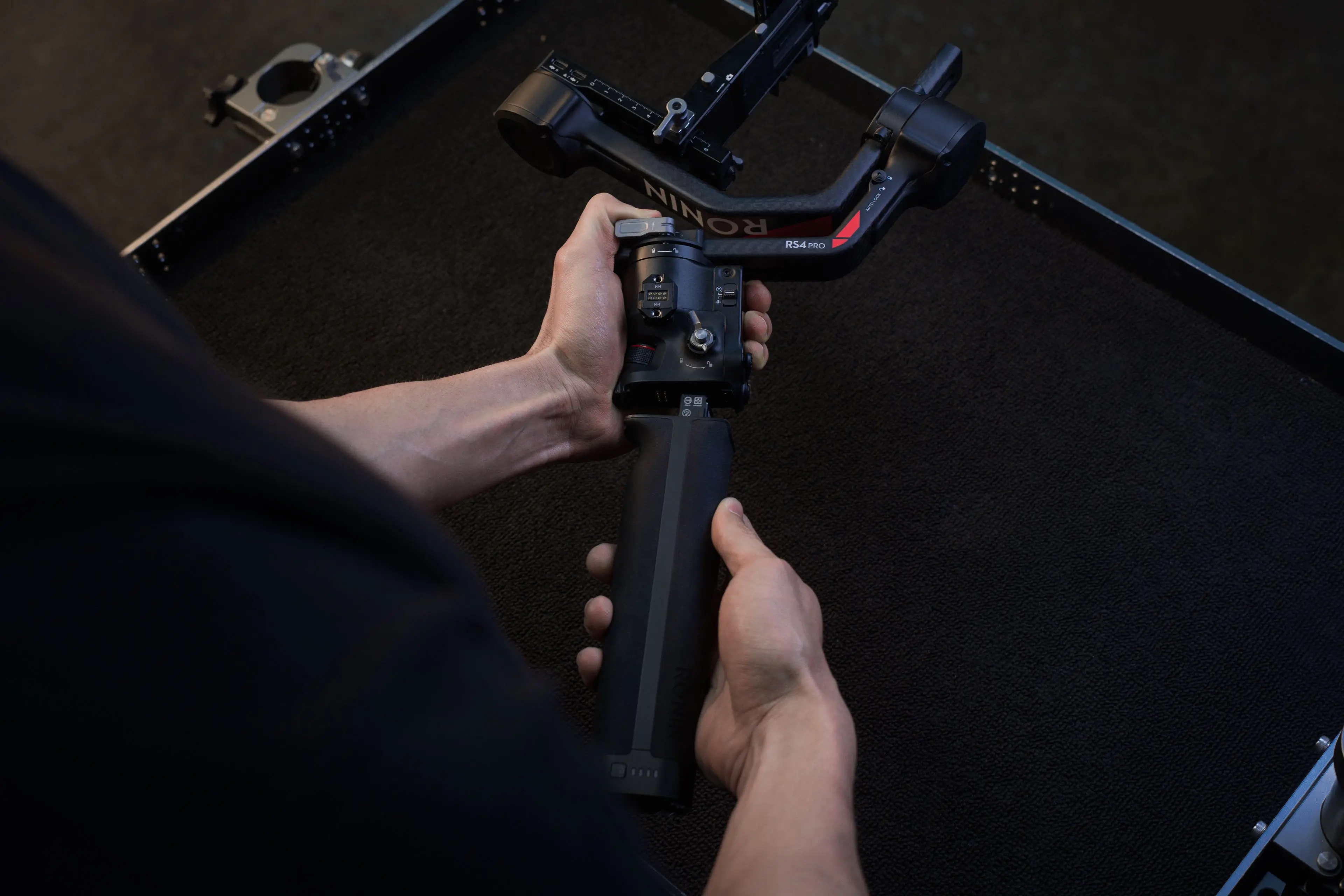 DJI RS BG70 High-Capacity Battery Grip — 4